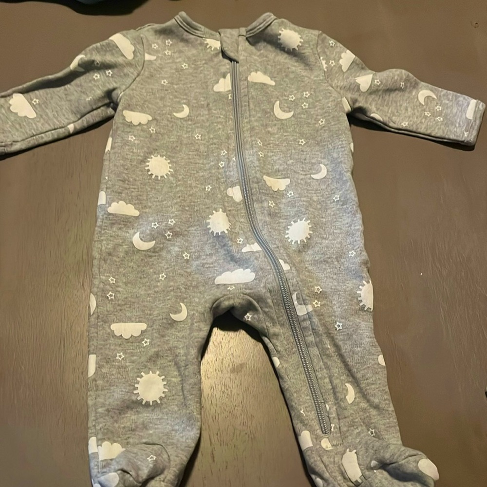 Mini Threads sleeper and mittens with sun moon and stars, true to size